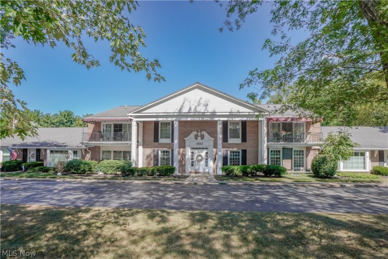 1653 Greenway Road #202, North Canton, OH, 44709