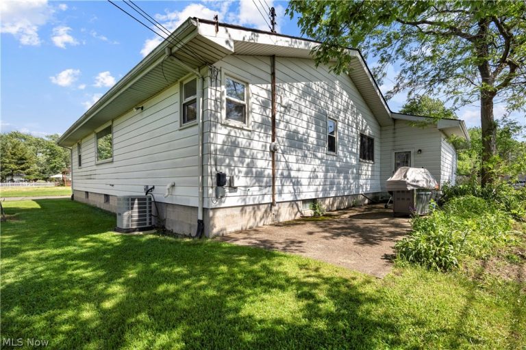 835 Columbia Drive, Amherst, OH - Photo 8