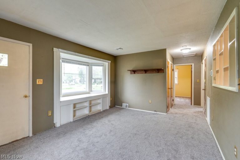 8764 Ravenna Road, Chardon, OH - Photo 6