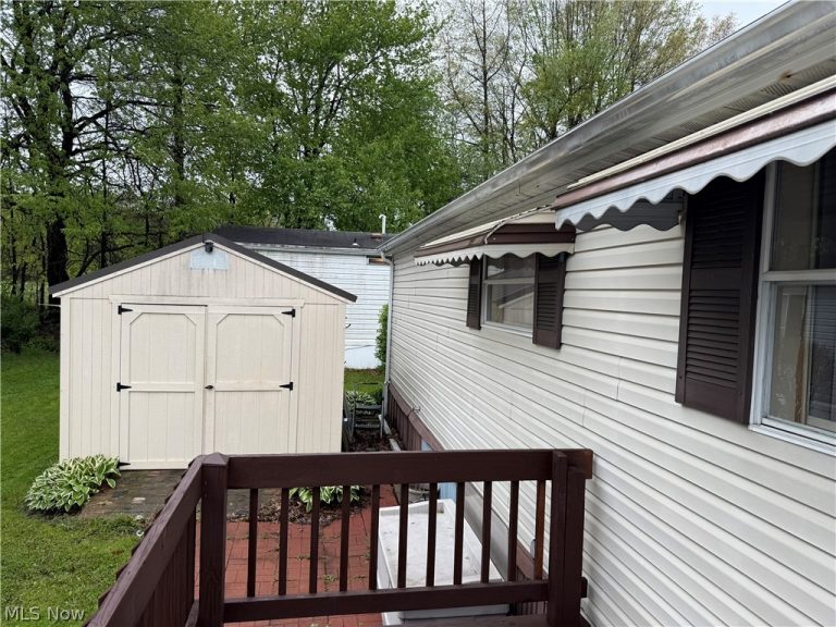 43 Outer Drive, Vienna, OH - Photo 3