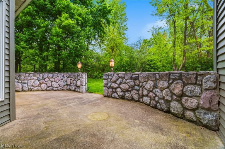 1012 Cloverdale Circle, Massillon, OH - Photo 4