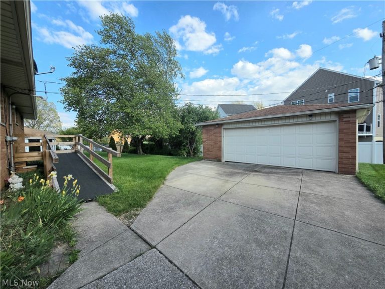 1423 Roanoke Drive, Parma, OH - Photo 4