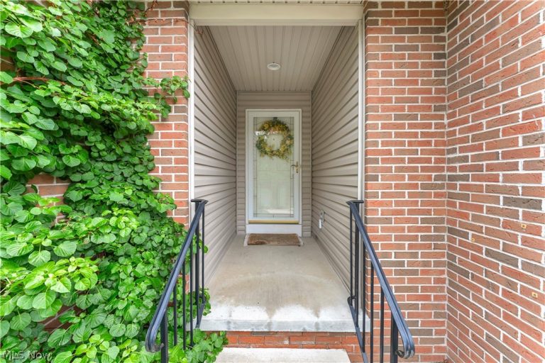 144 Royal Troon Drive, Warren, OH - Photo 4