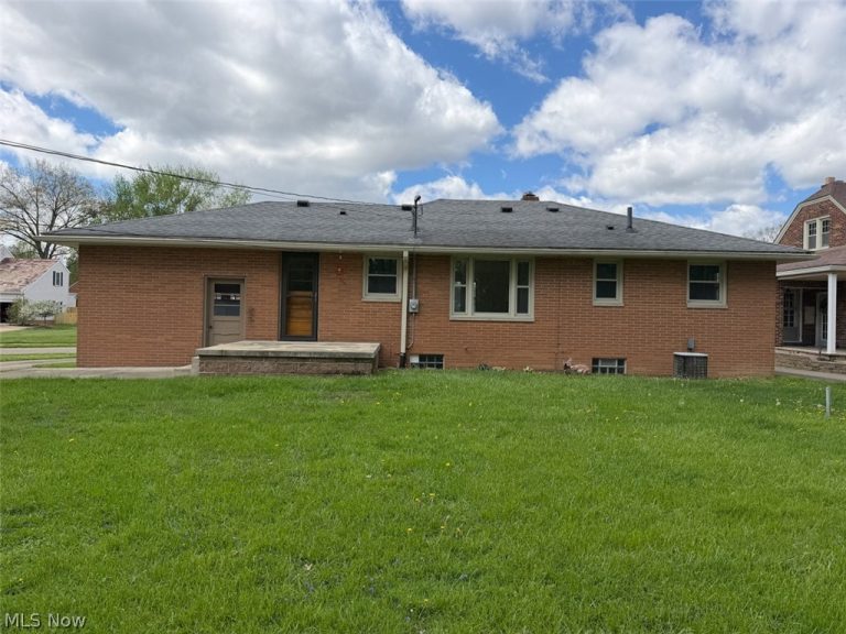 1290 Parkway Boulevard, Alliance, OH - Photo 5
