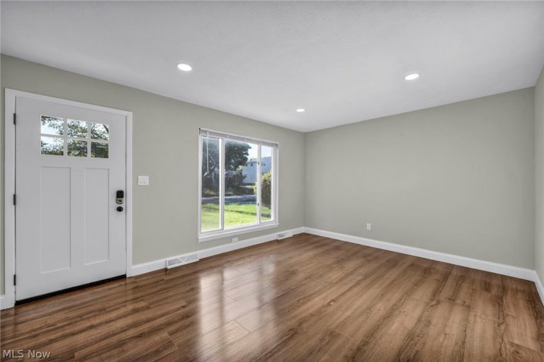 1074 168th Street, Cleveland, OH - Photo 5