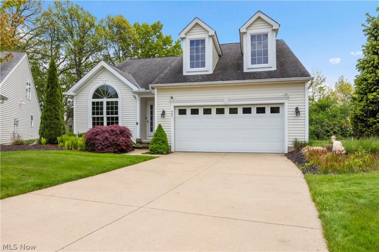 407 Clearbrook Drive, Avon Lake, OH - Photo 2