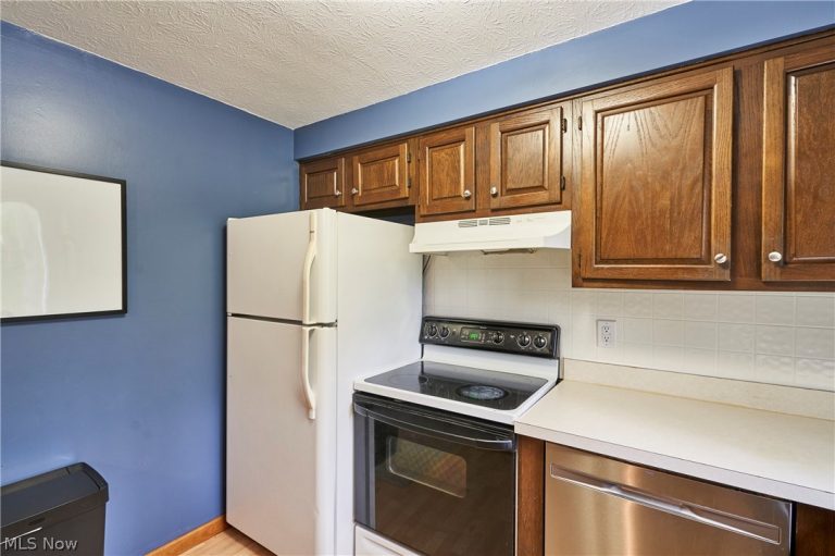 5165 Fawn Drive, New Franklin, OH - Photo 6