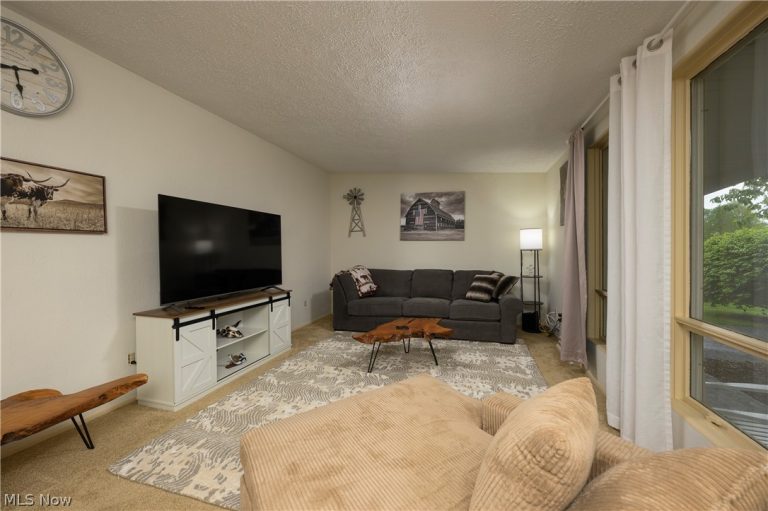 324 Lynn Circle, Canton, OH - Photo 5