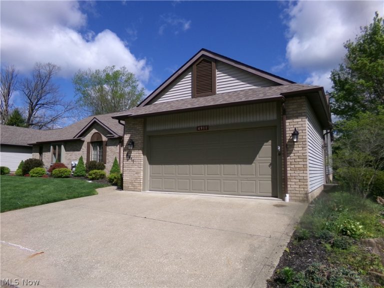 4911 Pond Drive, North Canton, OH - Photo 2