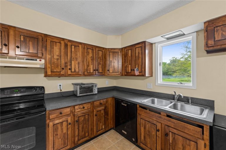 12360 Cowley Road, Columbia Station, OH - Photo 8