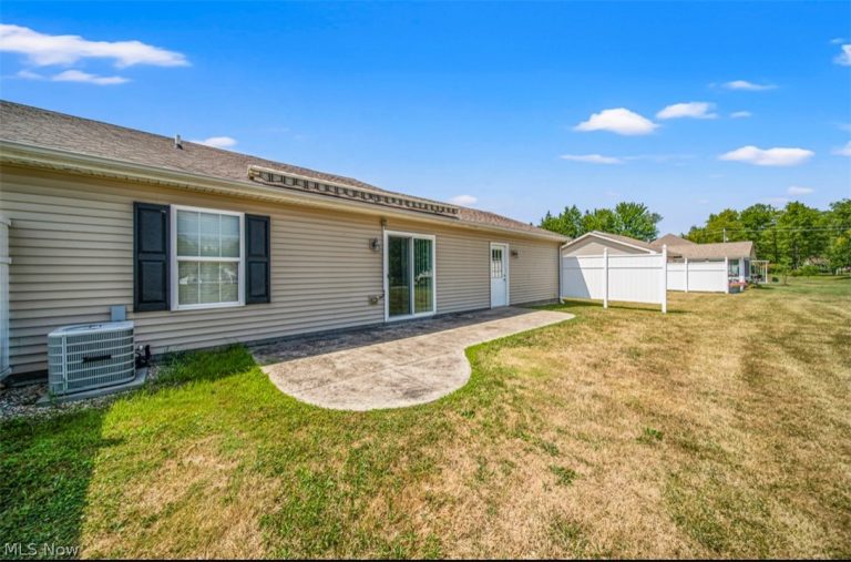 309 Woodland Way #A, Jefferson, OH - Photo 8