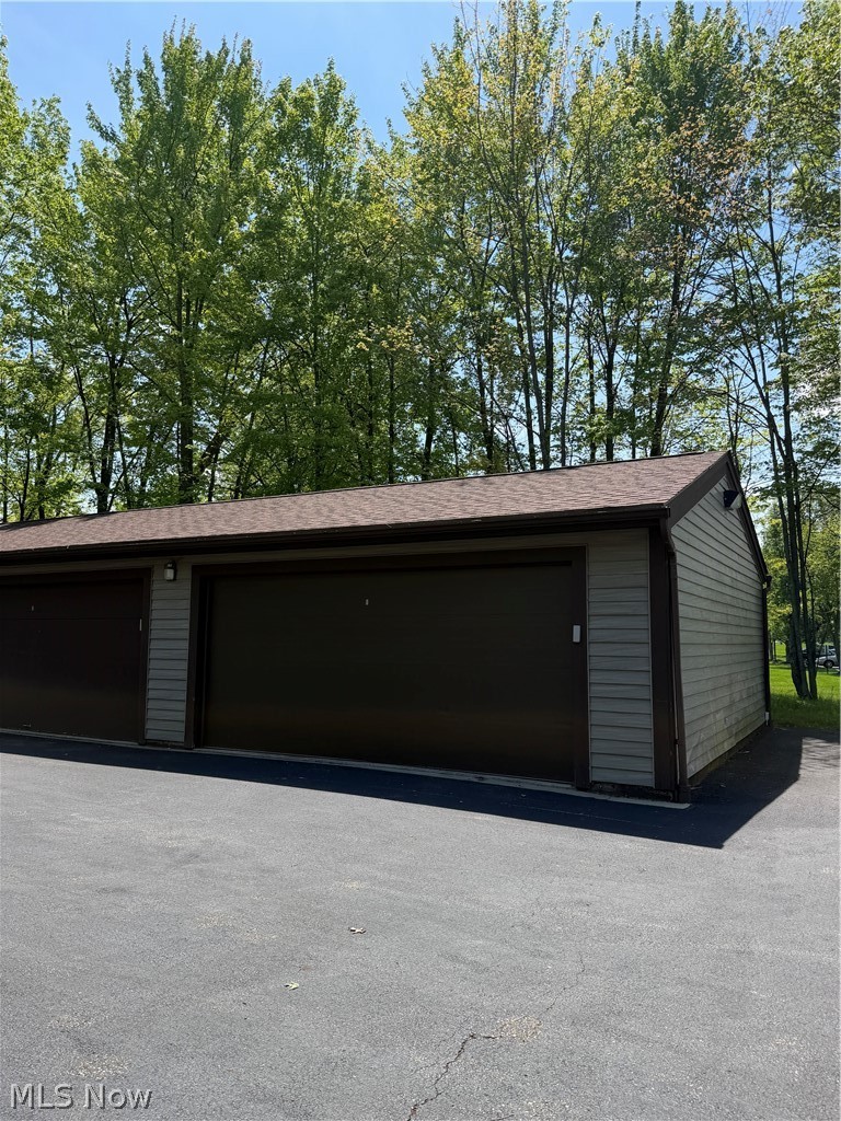 810 Nob Hill Drive #4, Niles, OH - Photo 3