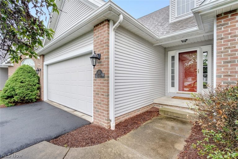 90 Lake Pointe Circle, Canfield, OH - Photo 4