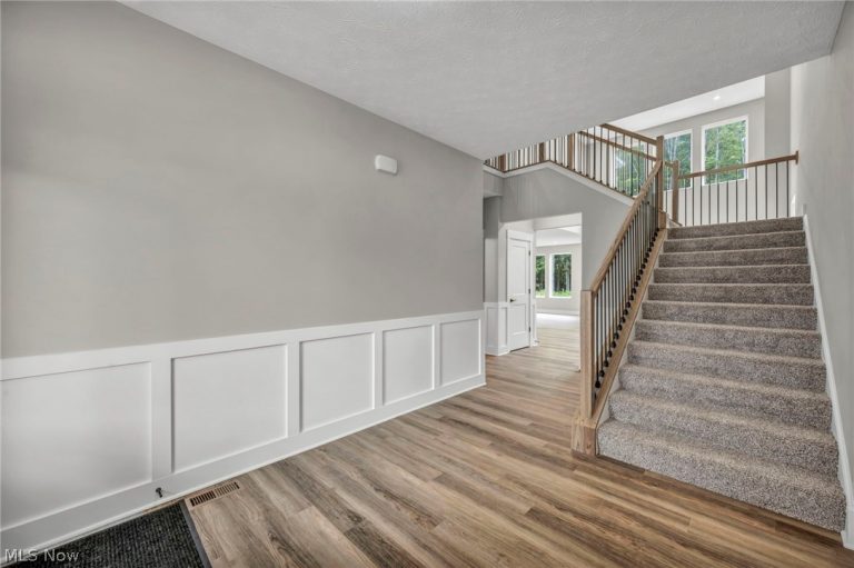 2079 Glenmont Drive, Brunswick, OH - Photo 2