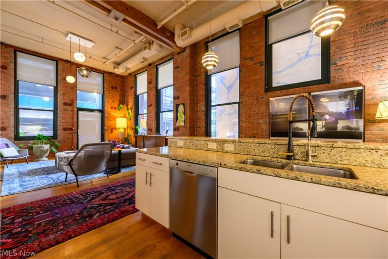 635 Lakeside Avenue, Cleveland, OH - Photo 3