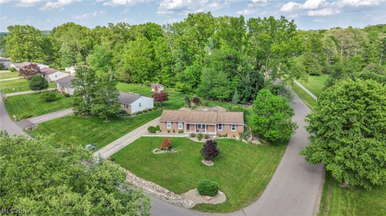 8194 Overwood Avenue, North Canton, OH - Photo 4