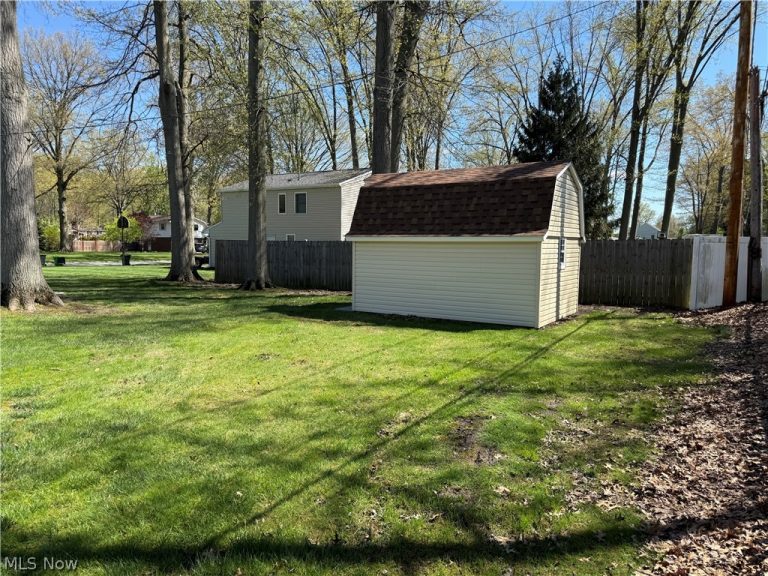 254 Vinewood Drive, Avon Lake, OH - Photo 5