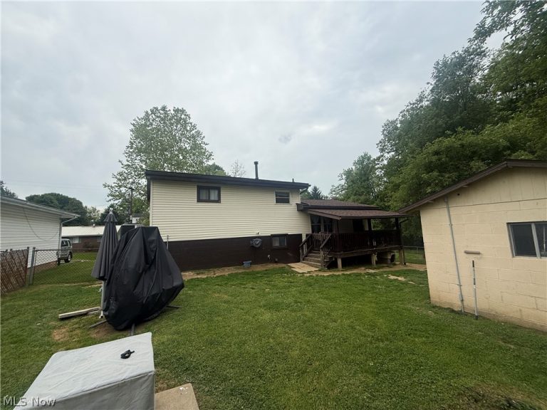 2417 Valley Road, Parkersburg, WV - Photo 3