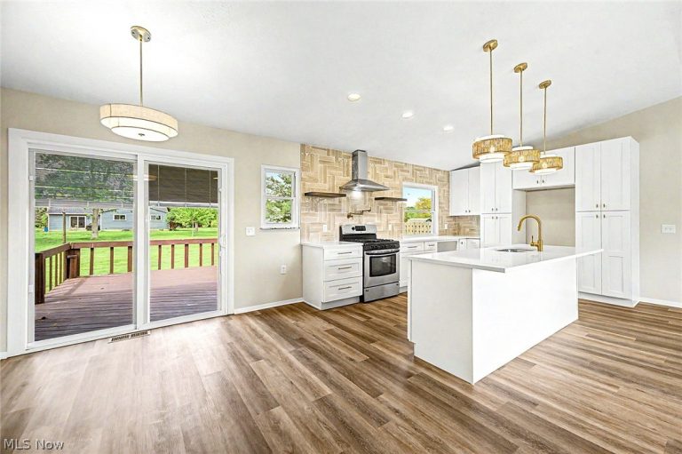913 Sherwood Drive, Macedonia, OH - Photo 8