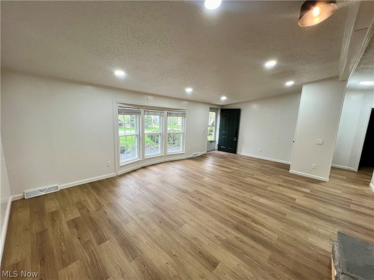 93 Fell Avenue, Northfield Village, OH - Photo 6