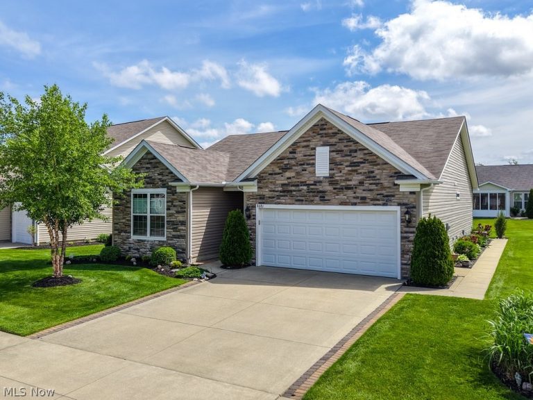 8081 Parkcroft Drive, Mentor, OH - Photo 2