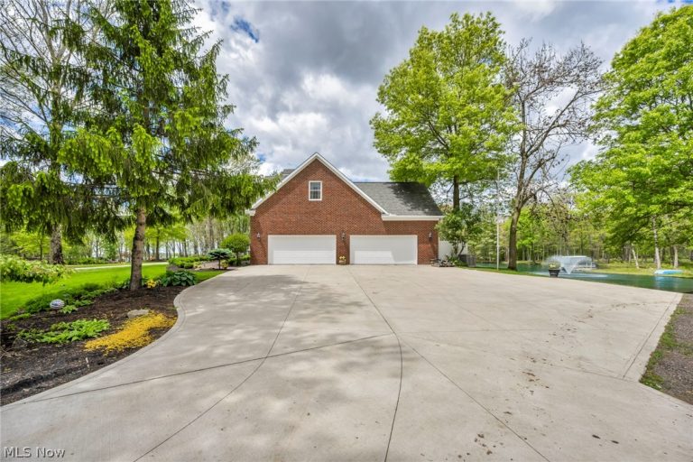 6900 Deerfield Avenue, Canal Fulton, OH - Photo 3