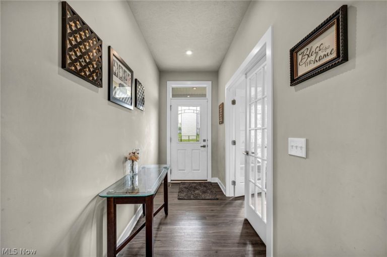 7203 Stonegate Circle, Canton, OH - Photo 2