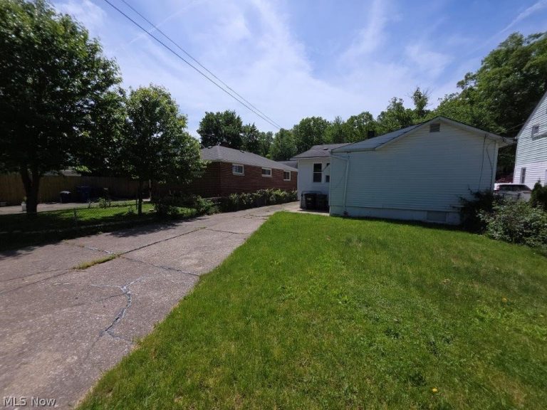 20632 Woodstock Avenue, Fairview Park, OH - Photo 4