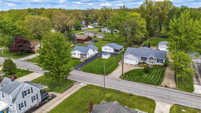 2131 Overland Avenue, Warren, OH - Photo 2