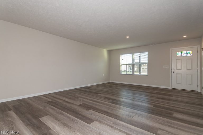 578 Cherrywood Lane, Painesville, OH - Photo 6