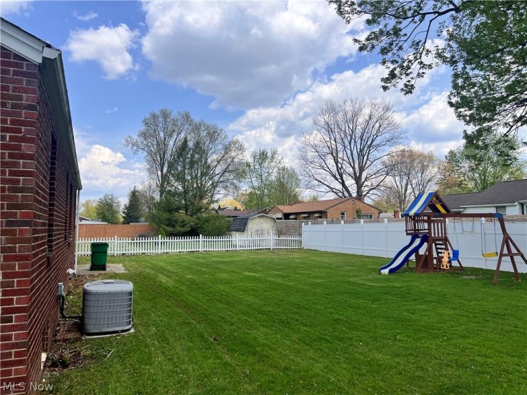 4047 Cascade Drive, Youngstown, OH - Photo 8