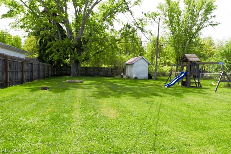 4202 Holl Avenue, Sheffield Lake, OH - Photo 5