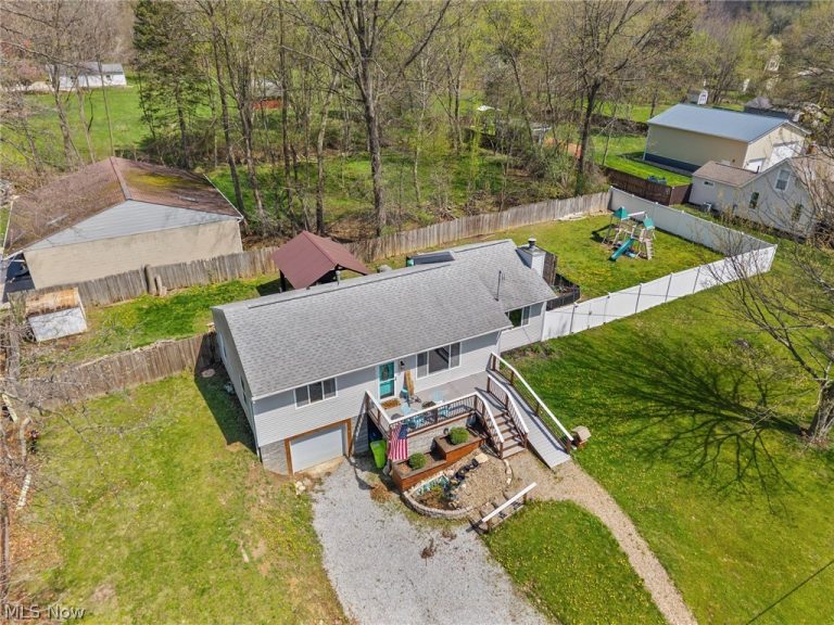 565 Perry Road, Tallmadge, OH - Photo 2