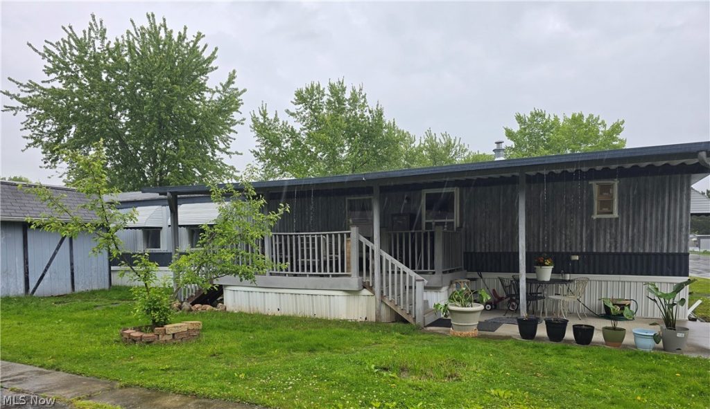 42 Redwood Drive, Beloit, OH