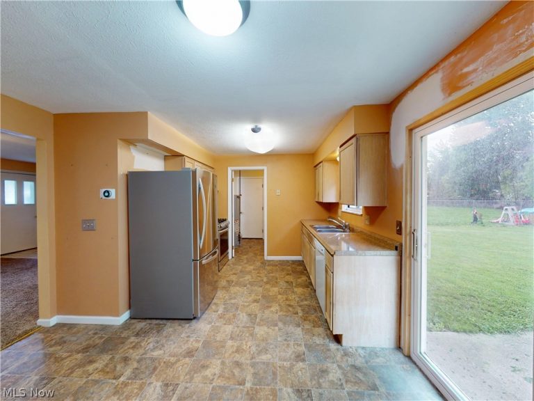 744 Arline Avenue, Eastlake, OH - Photo 8