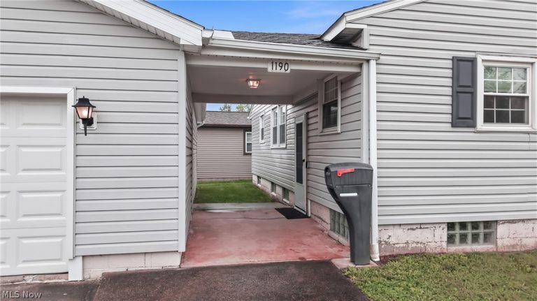 1190 Doris Drive, Hubbard, OH - Photo 4