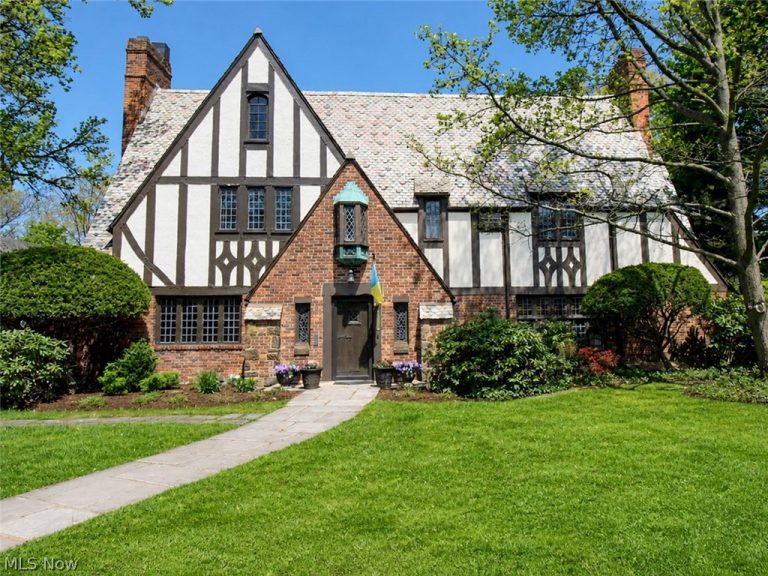 19001 Shelburne Road, Shaker Heights, OH, 44118