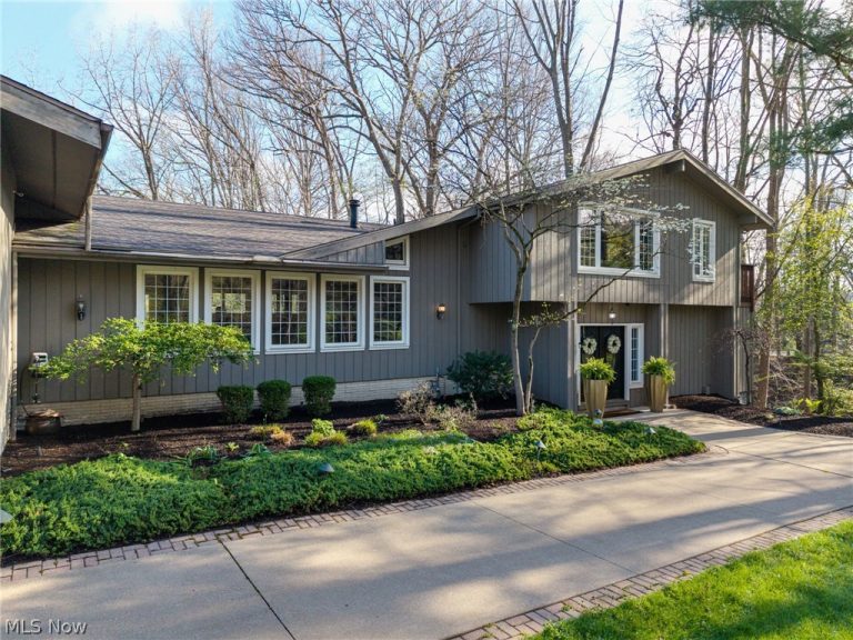 631 Rocky Hollow Drive, Akron, OH - Photo 3