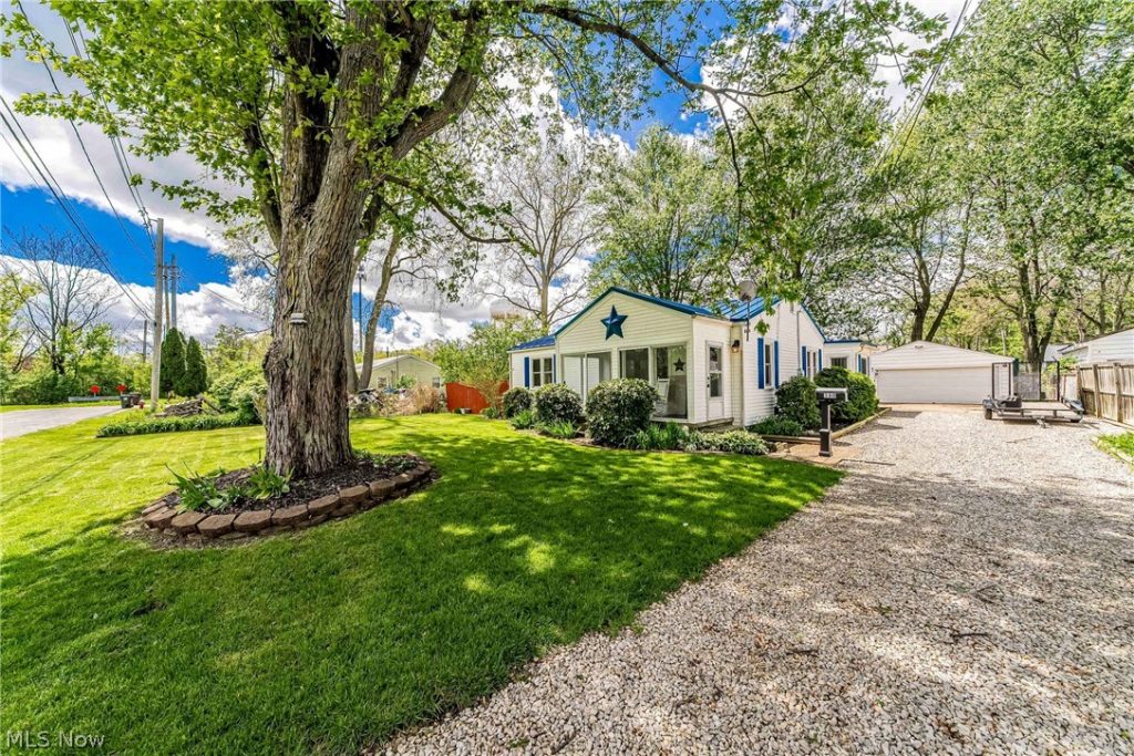 380 Broadway Street, Amherst, OH