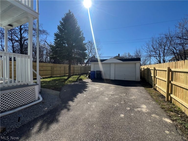 14208 Kingsford Avenue, Cleveland, OH - Photo 3