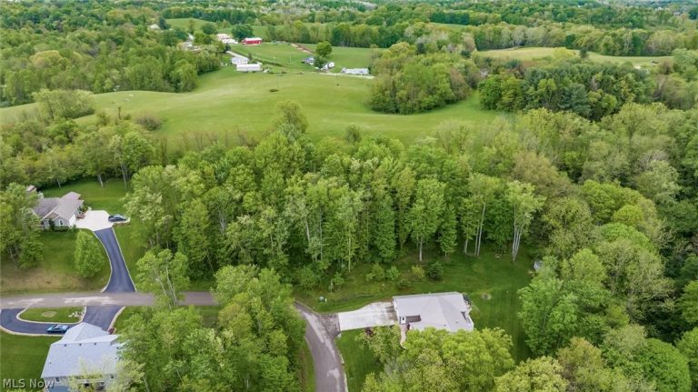 2950 Corbin Drive, Zanesville, OH - Photo 5