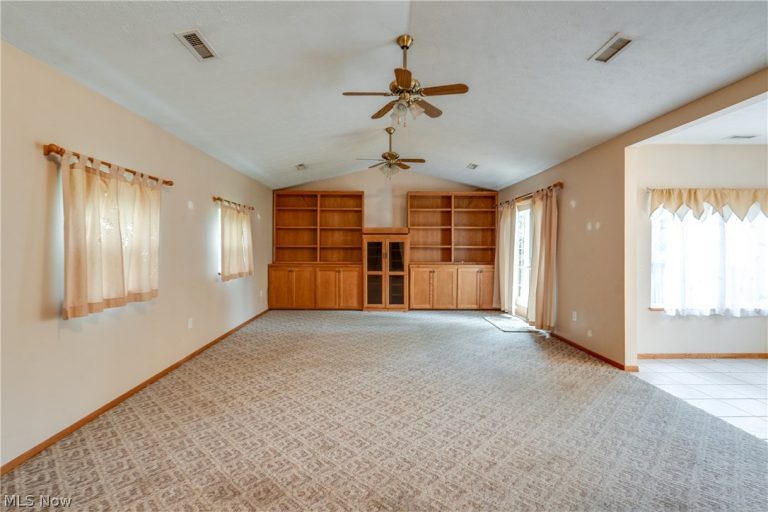 3660 Logan Circle, Akron, OH - Photo 6