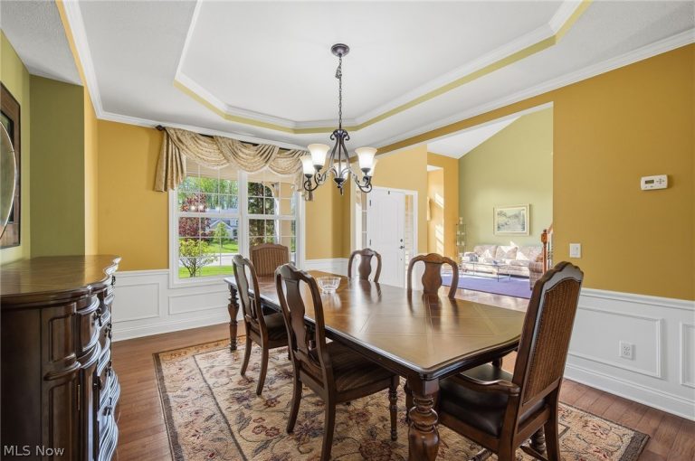 7695 Cottonwood Trail, Chagrin Falls, OH - Photo 6