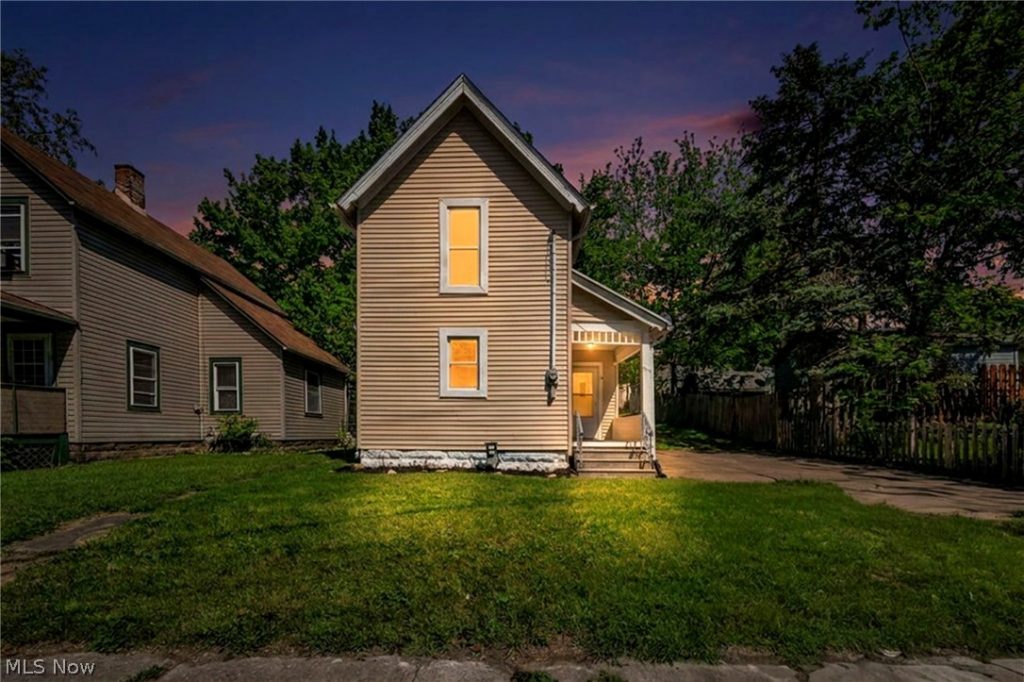 1 Smith Court, Elyria, OH