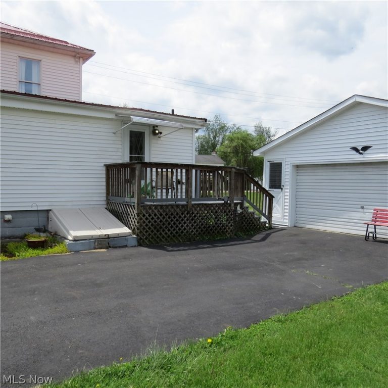 22 Maple Hill Road, Salineville, OH - Photo 8