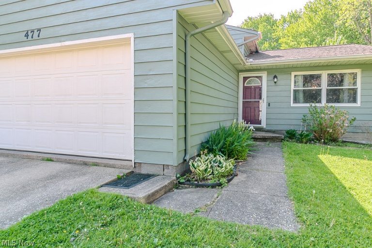 477 Hickory Lane, Painesville, OH - Photo 3