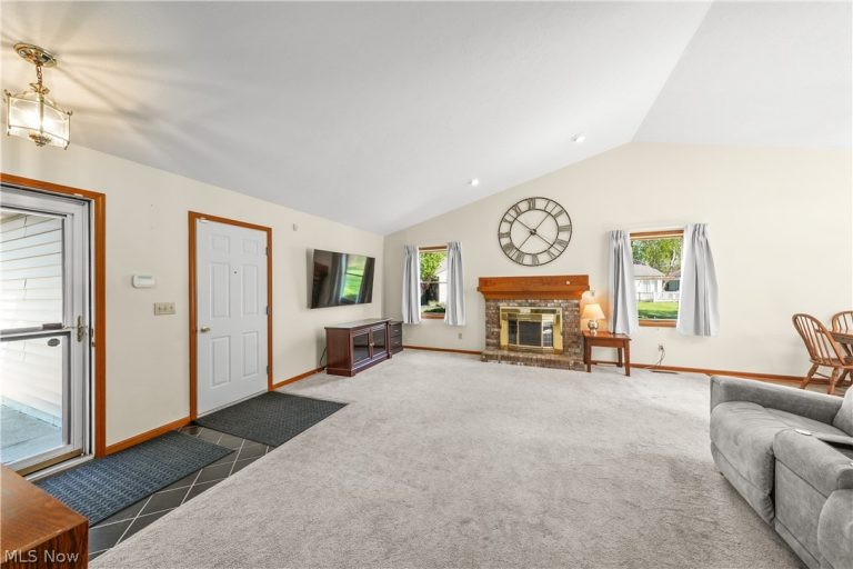 1807 Sandalwood Drive, Avon, OH - Photo 3