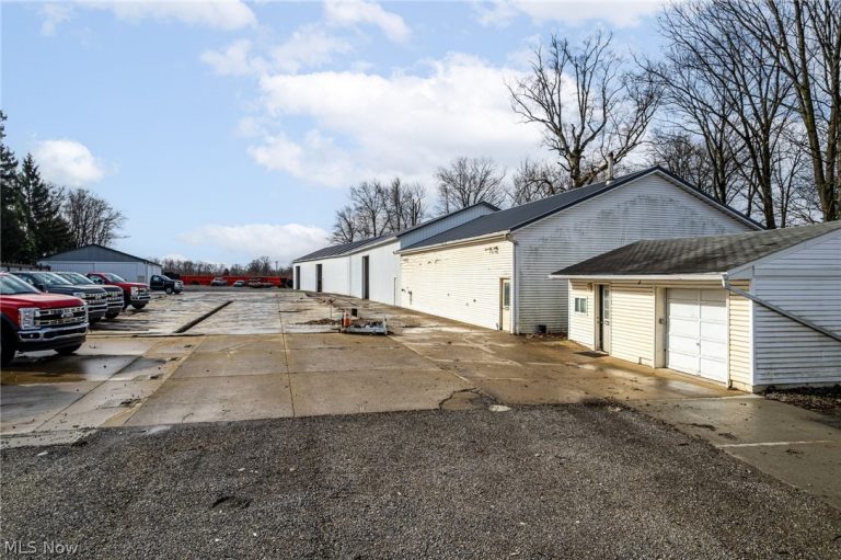 15355 Old Lincoln Way, Dalton, OH - Photo 2