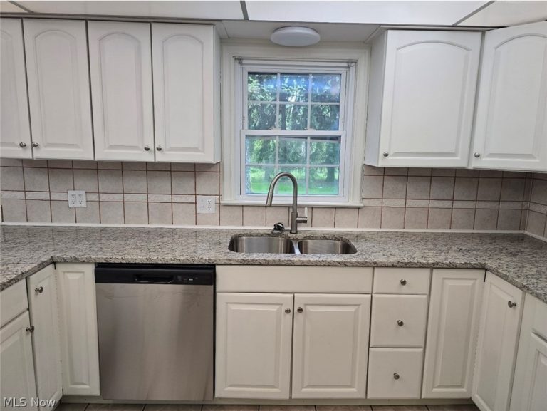 1702 Bears Den Road, Youngstown, OH - Photo 6