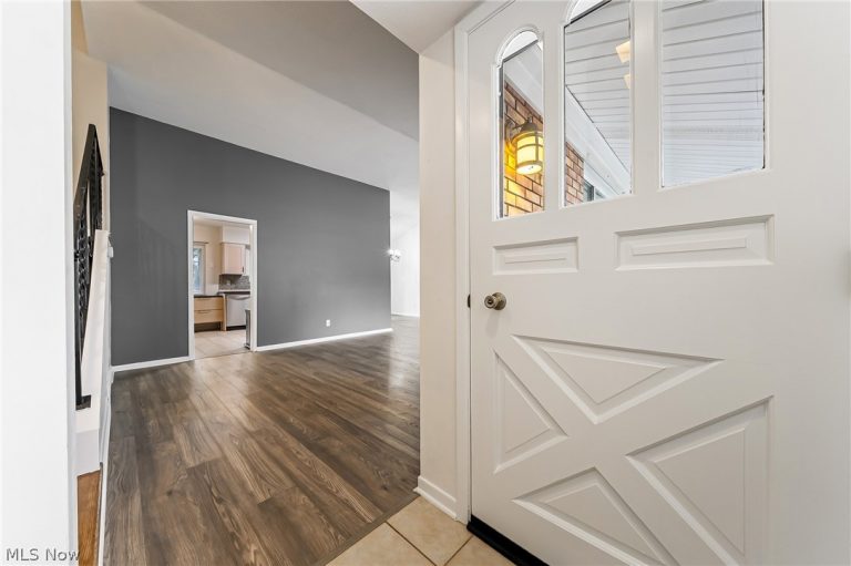21298 Nottingham Drive, Cleveland, OH - Photo 6
